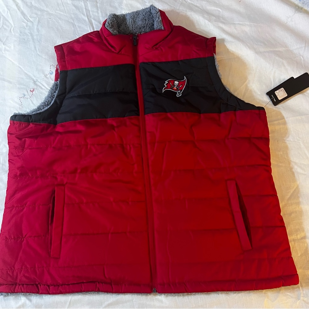NFL Team Apparel Womens Tampa Bay Buccaneers Reversible Vest Jacket Size 3XL NWT